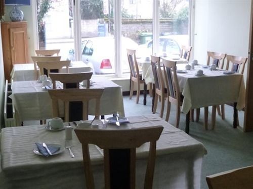 Couette-café Acton 3*